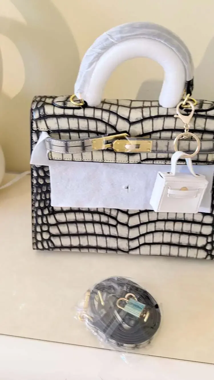 Smith & Wesson Leather Croc Handbag – ,